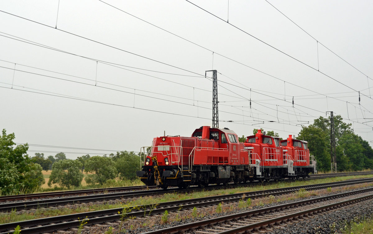 261 104 überführte am 01.07.20 363 113 und 362 587 durch Saarmund nach Seddin. 