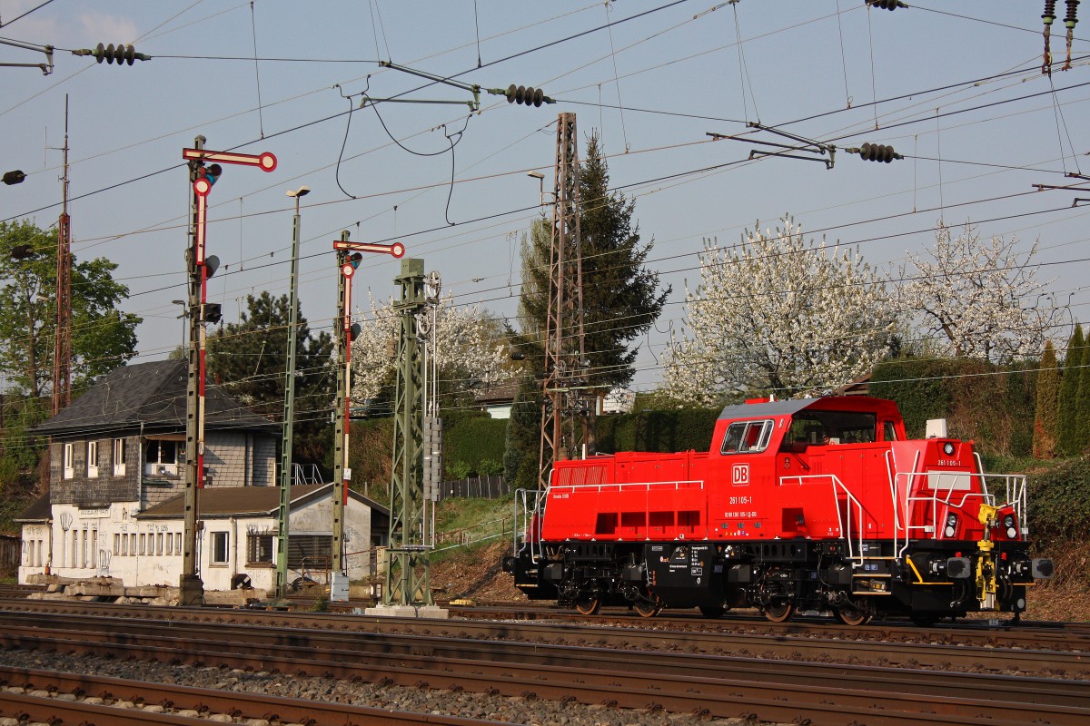 261 105 am 25.4.13 beim rangieren in Dsseldorf-Rath.