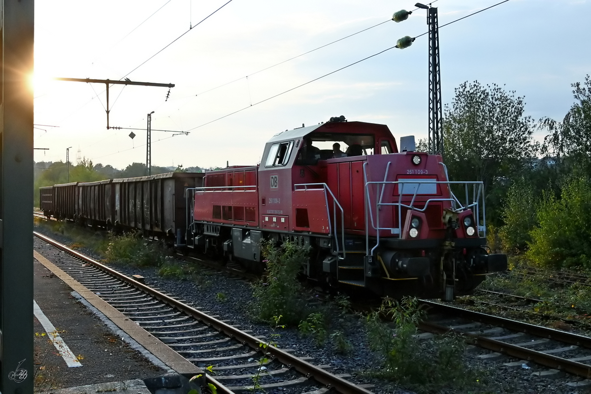 261 109-3 bei der Weiterfahrt vom Bahnhof in Hattingen. (September 2020)