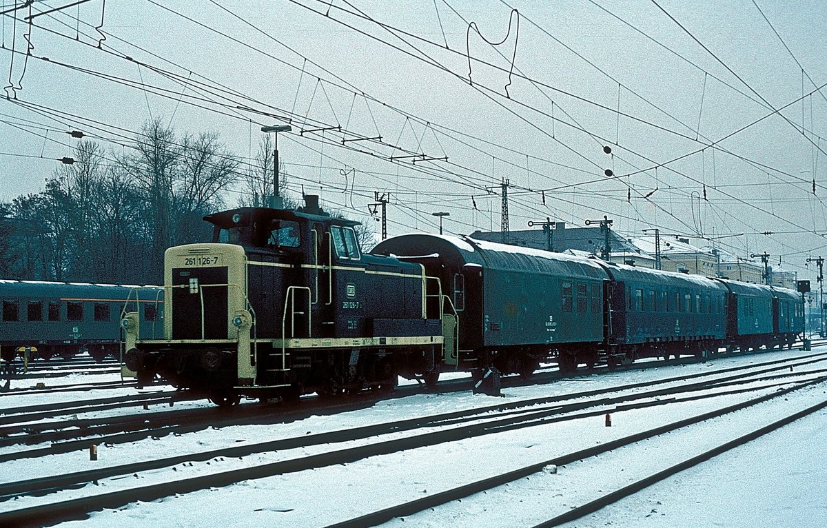 261 126  Regensburg Hbf  13.01.81