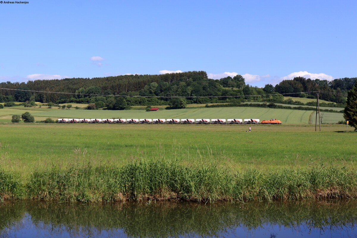 261 300-8 mit dem DGN 91239 (Singen(Htw) - Mengen) bei Göggingen 11.6.22