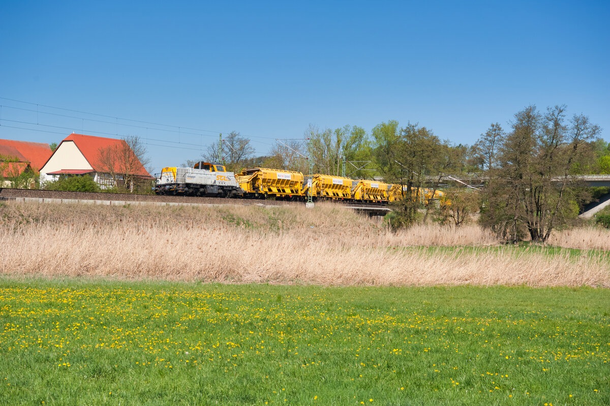 261 309 SGL mit einem Bauzug bei Rosenbach Richtung Ansbach, 25.04.2020