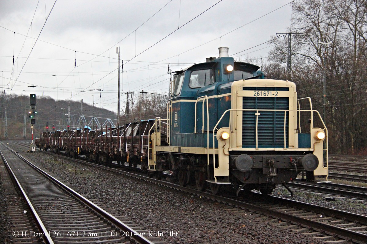 261 671-2 von der Aggerbahn am 11.01.2014 in Köln West.