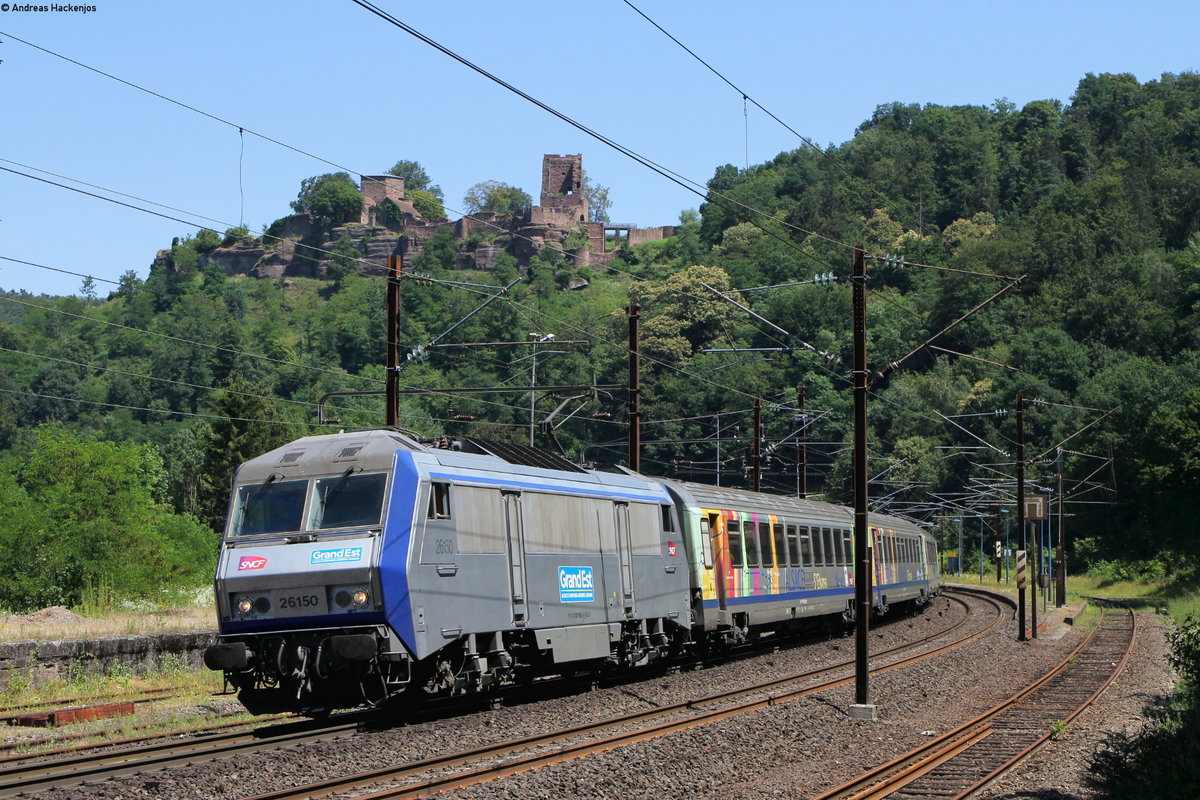 26150 mit dem TER35018 (Strasbourg-Nancy Ville) in Lutzelbourg 30.6.18