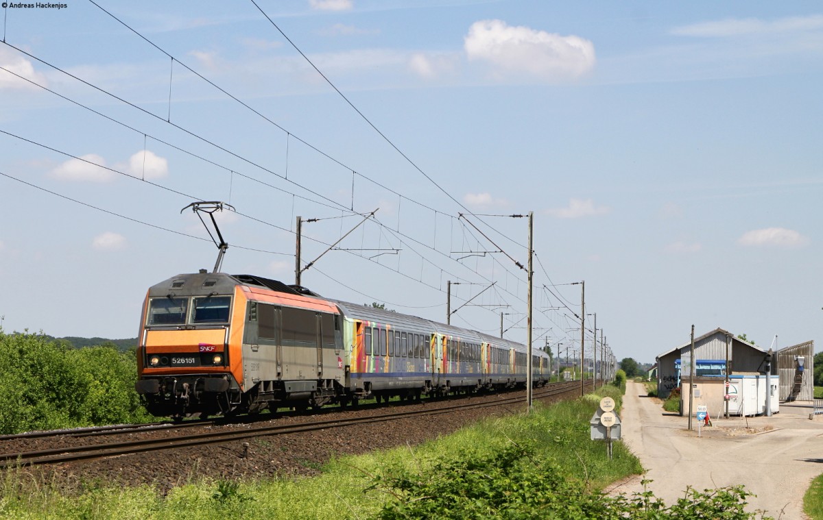 26151 mit dem TER35020 (Strasbourg-Nancy Ville) bei Wilwisheim 18.5.15
