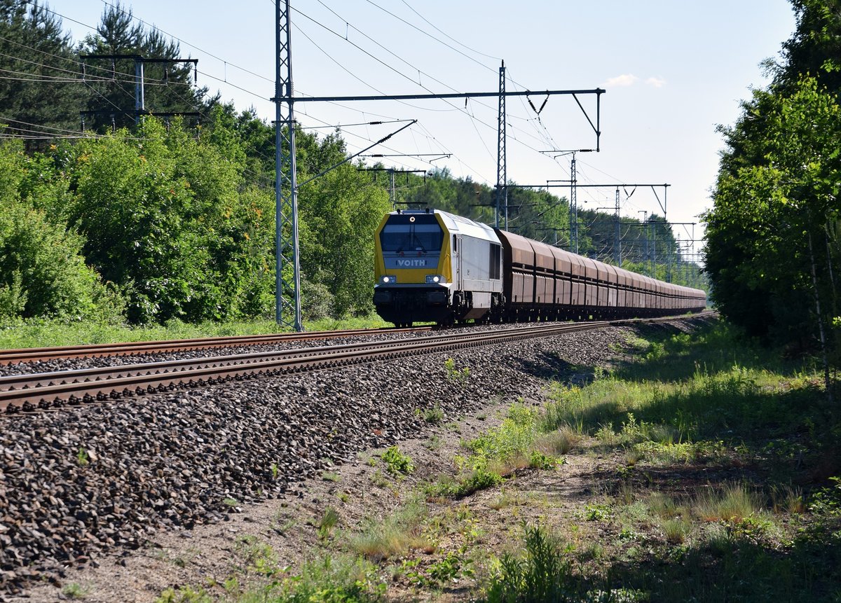 263 004-4 der HVLE kurz vor Brieske am 06.06.2016.