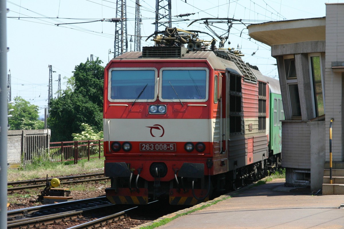 263008 wartet hier am 30.5.2005 vor dem Schnellzug nach Kosice, mit dem ich an diesem Tag auf dem Weg nach Odessa erst einmal nach Kosice weiter fuhr. 