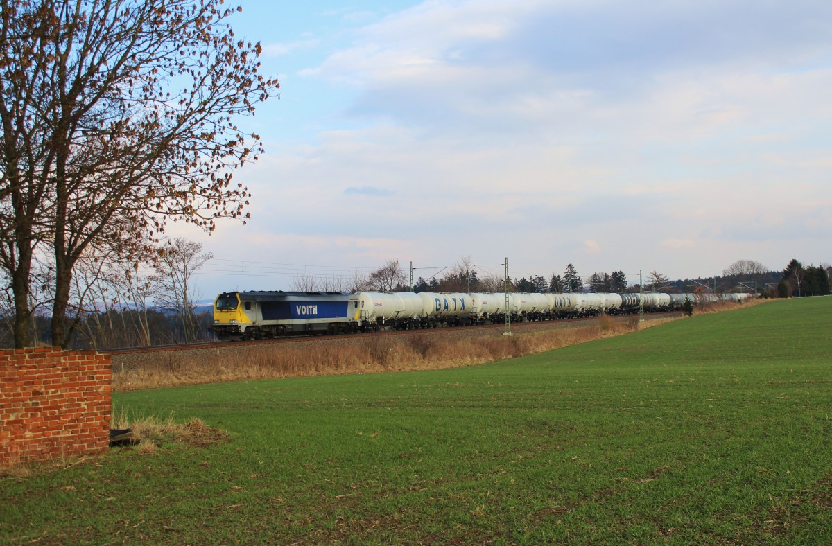 264 001 zu sehen mit einem Kesselzug am 25.02.16 an der Schöpsdrehe bei Plauen/V.