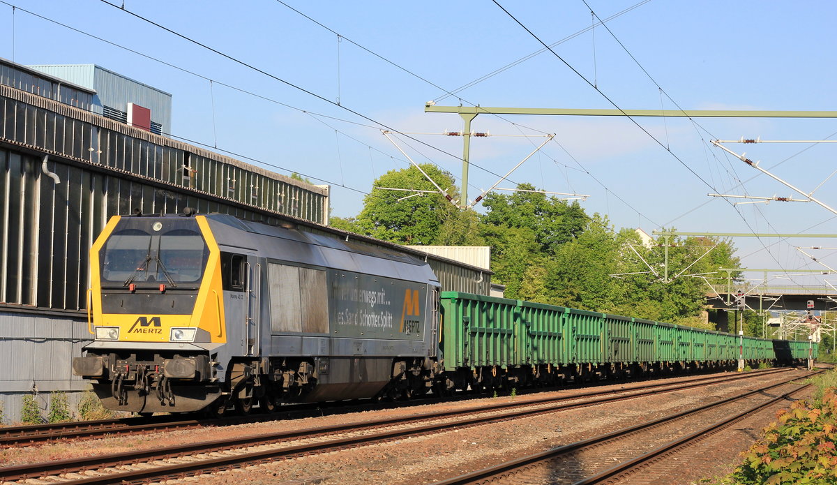 264 013 mit Starkenberger Sandzug Kayna - Stuttgart-Hafen am 17.05.2020 bei der Einfahrt in Öhringen Hbf. 