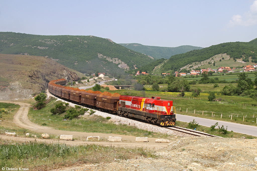 2640 007 mit Güterzug am 17.05.2015 bei Dritan.