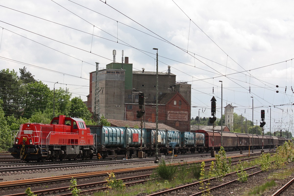 265 003 am 10.5.13 mit einem gemischten Güterzug in Verden (Aller).