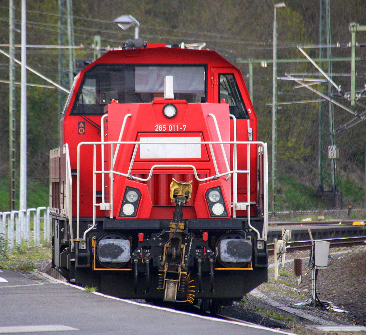 265 011-7 DB steht abgestellt in Stolberg-Hbf(Rheinland). 
Aufgenommen von der Rhenaniastraße in Stolberg-Rheinland.
Am Abend vom 30.4.2017.
