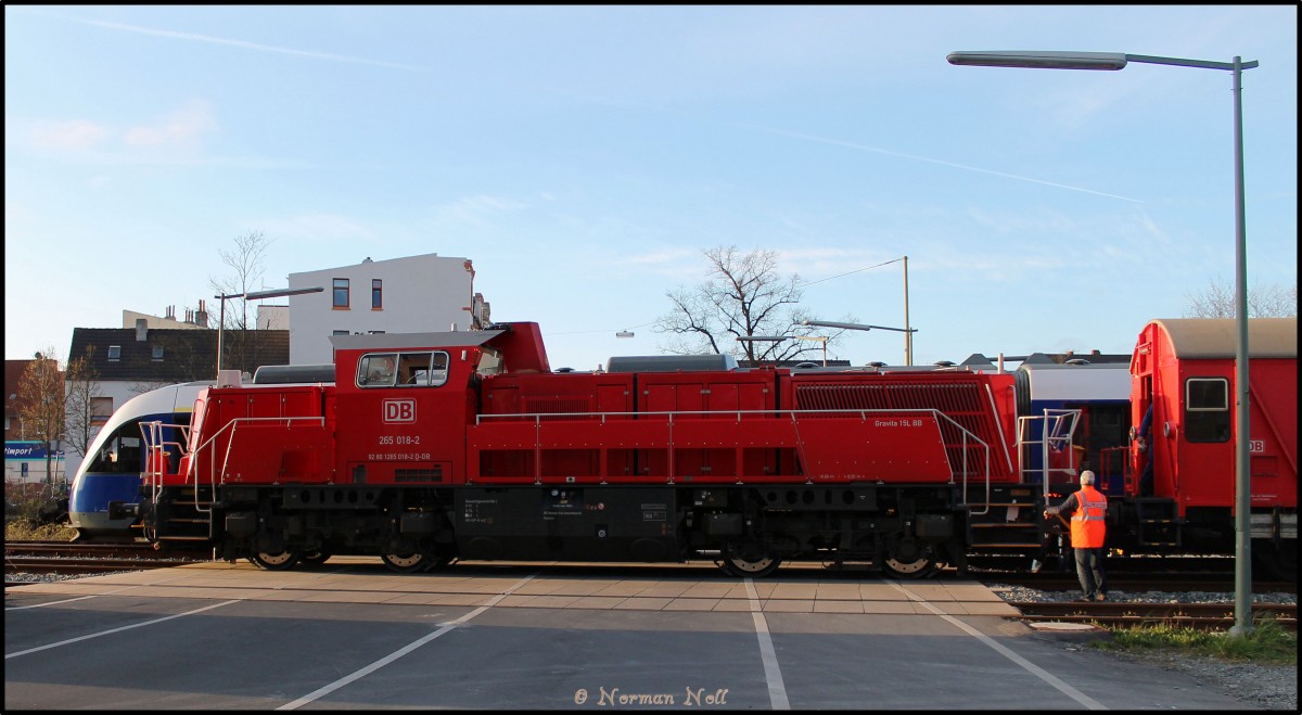 265 018-2 kurz vor Ihrer Abfahrt nach Bergung einer Entgleisten NWB. Wilhelmshaven 18/04/2015