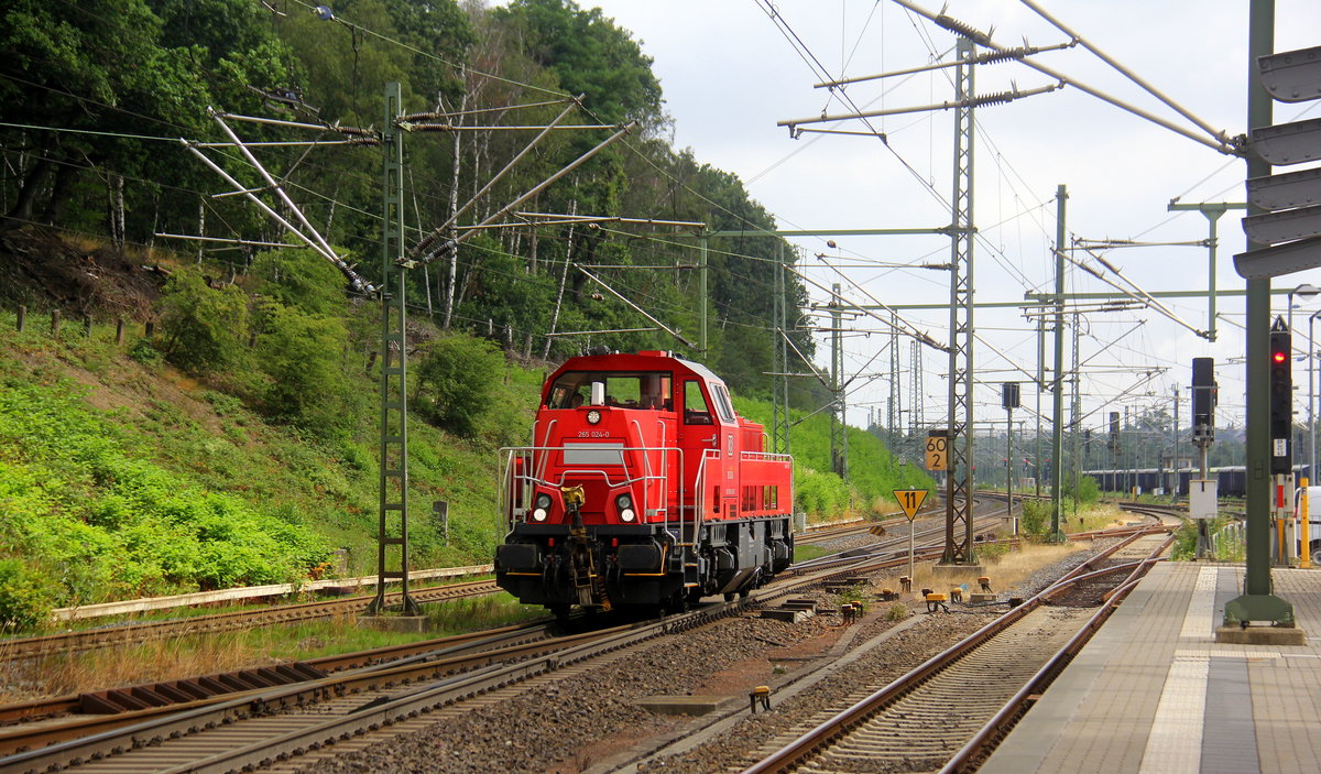 265 024-0 DB fährt als Lokzug aus Stolberg-Rheinland-Gbf nach Aachen-West und fährt in Richtung Aachen.
Aufgenommen vom Bahnsteig 43 in Stolberg-Hbf. 
Bei Sonne und Wolken am Vormittag vom 21.7.2019.