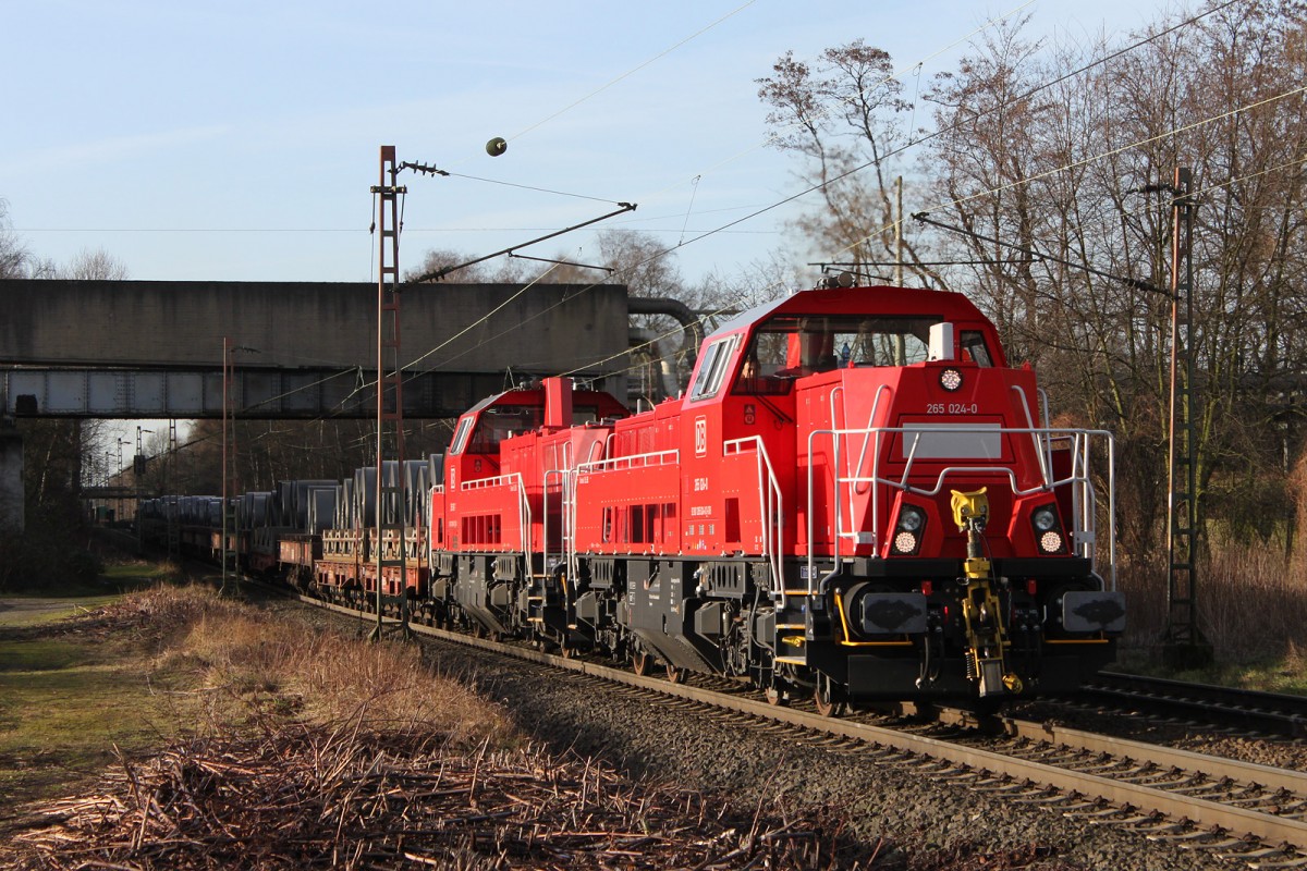 265 024 und 265 006 zogen am 7.1.14 ihren Koilzug durch Bottrop-Welheim.