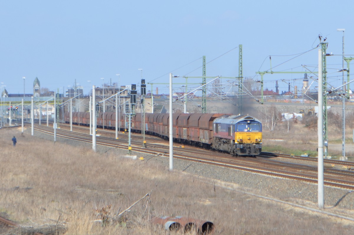 266 015-7 der HHPI mit dem Leerkohle Zug von Chemnitz nach Profen hier in Leipzig Plagwitz 28.03.2015 