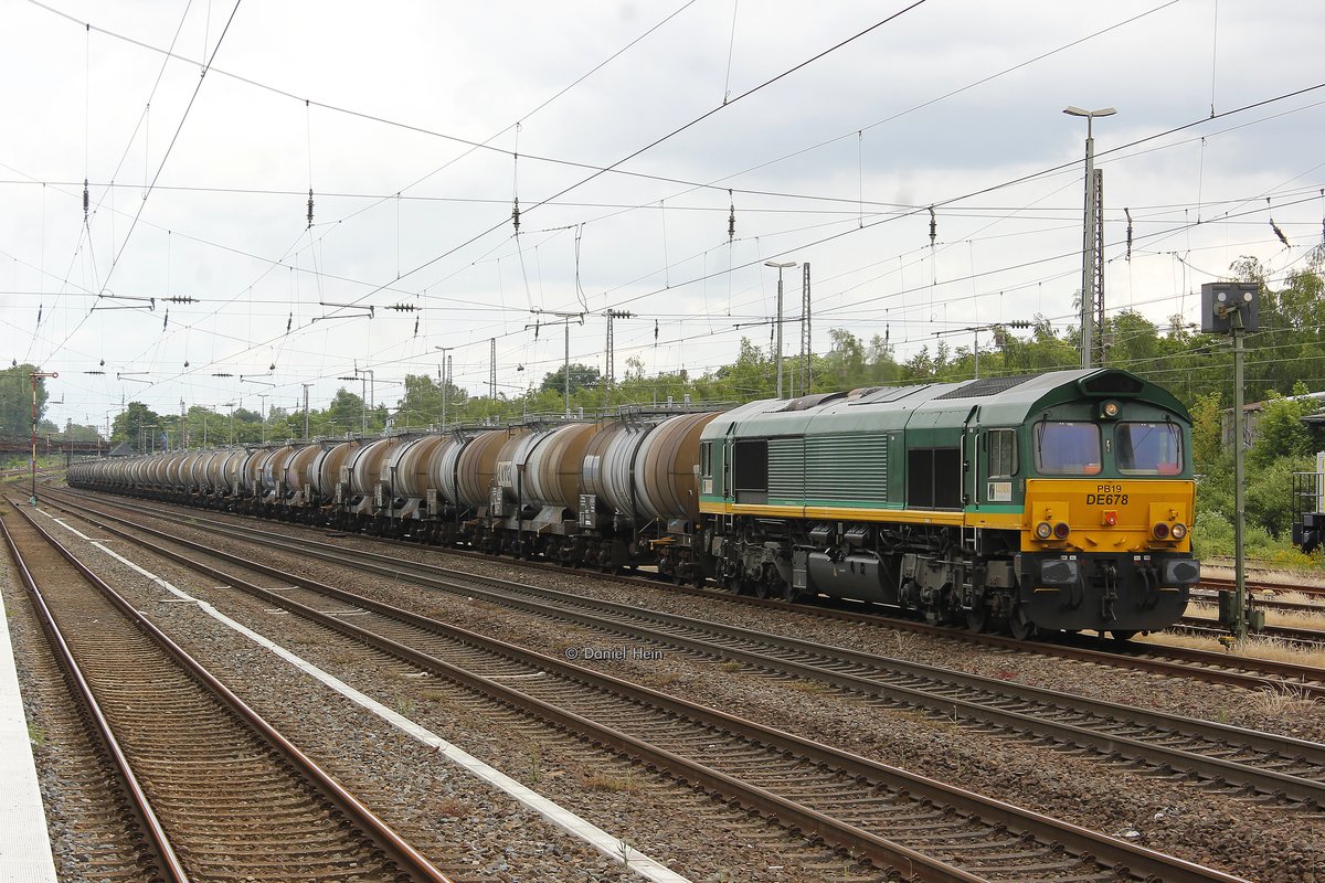 266 023-1 DE678 mit einem Kesselzug in Düsseldorf Rath, am 14.06.2016.