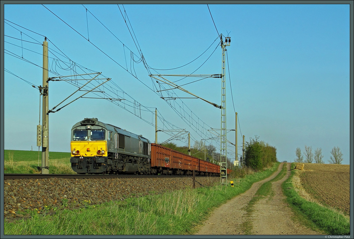 266 105-6 von Captrain durchfährt am 19.04.2015 den Bahnhof Wellen (b Magdeburg) Richtung Niedersachsen.