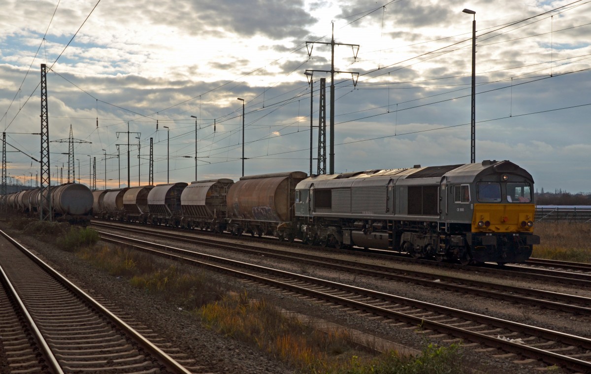 266 105 hat mit ihrem Qaurzsandzug aus Scharzfeld am 16.12.14 ihr Ziel Bitterfeld erreicht und wird ihren Zug anschließend ins Gelände der RBB ziehen.