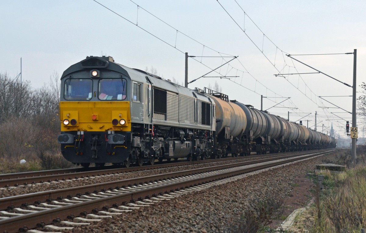 266 105 zog am 15.12.15 einen Kesselwagenzug durch Greppin Richtung Dessau. 