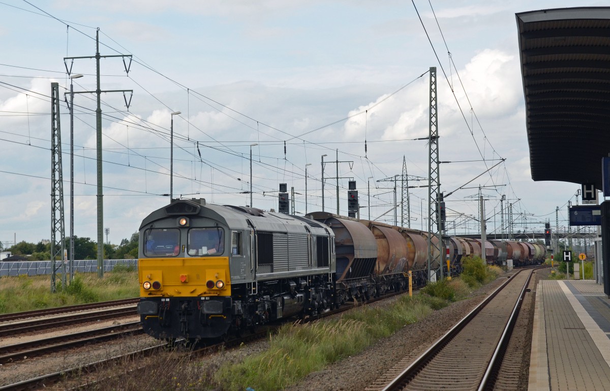266 105 zog am 17.08.14 den Quarzsandzug aus dem Chemiepark in den Güterbereich. Kurz darauf verließ sie Bitterfeld nach Torgau.
