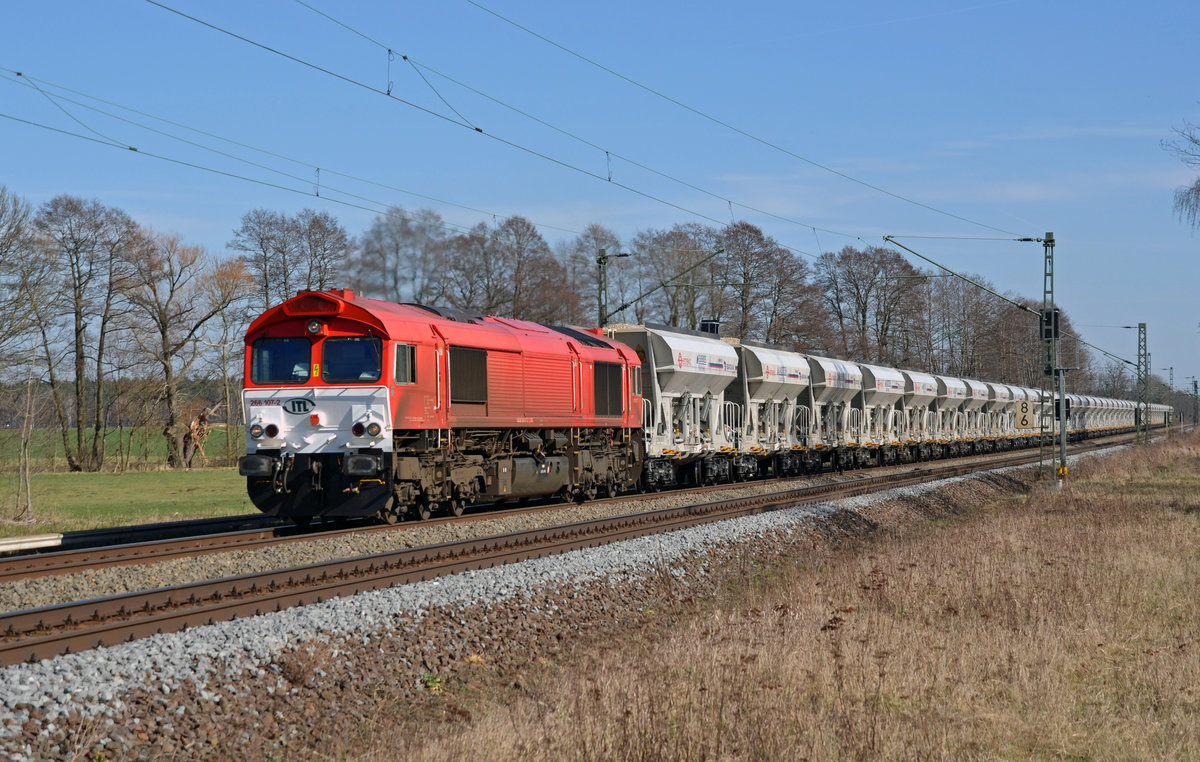 266 107 führte einen Kieszug, welchen sie in Mühlberg/Elbe bei Elbekies übernommen hatte, am 07.04.18 durch Jütrichau Richtung Magdeburg.