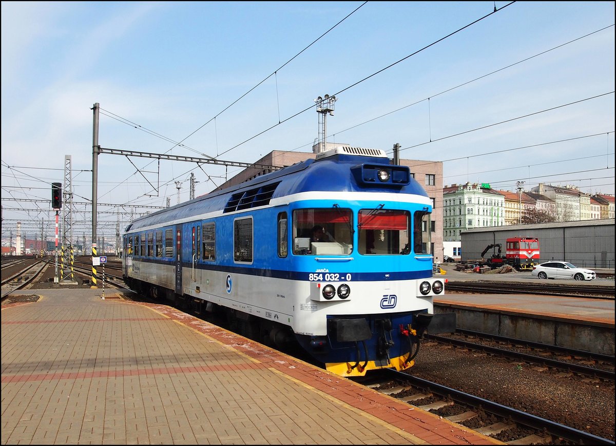ČD 854 032-0 am 13.03.2017 in Prag Hauptbahnhof.