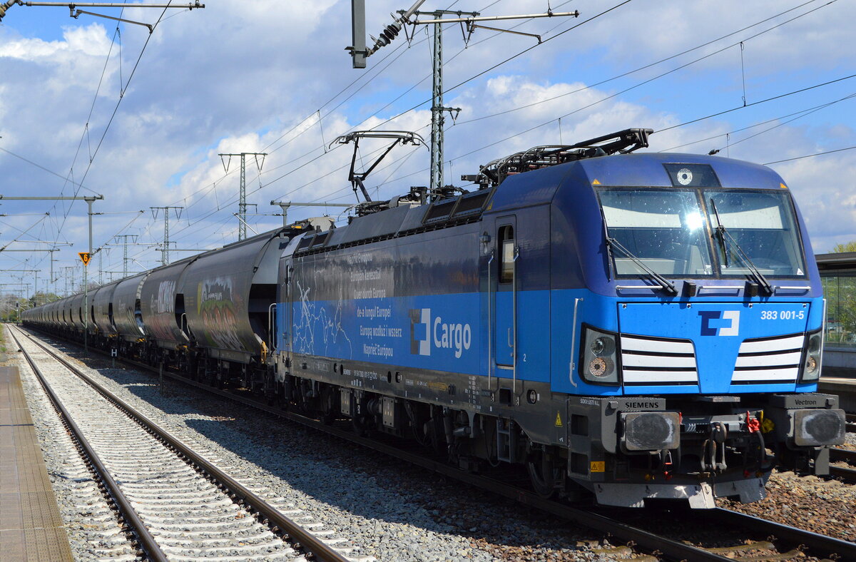 ČD Cargo a.s., Praha [CZ]  mit  383 001-5  [NVR-Nummer: 91 54 7383 001-5 CZ-CDC] und Getreidezug am 05.05.21 Durchfahrt Bf. Golm (Potsdam).