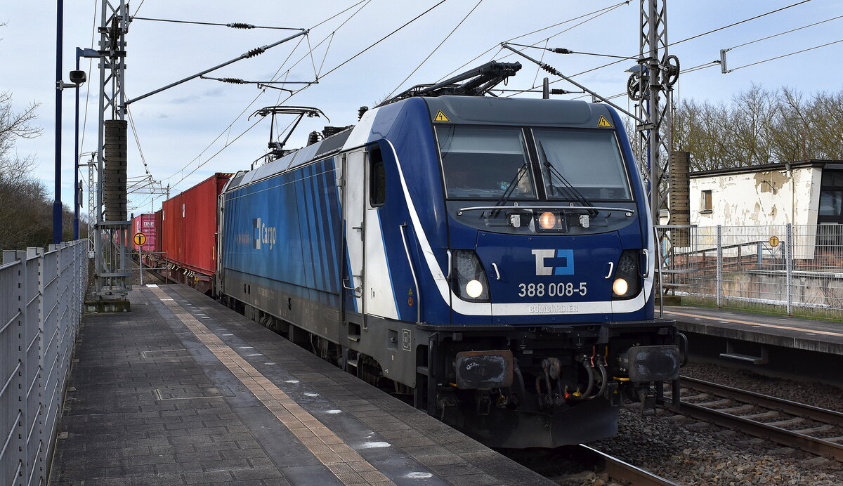 ČD Cargo a.s., Praha [CZ] mit ihrer  388 008-5  [NVR-Nummer: 91 54 7388 008-5 CZ-ČDC] und einem Containerzug für METRANS am 23.02.24 Durchfahrt Bahnhof Berlin Hohenschönhausen. 
