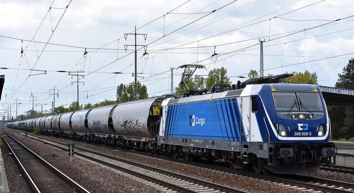 ČD Cargo a.s., Praha [CZ]mit ihrer  388 008-5  [NVR-Nummer: 91 54 7388 008-5 CZ-ČDC] und einem Getreidezug am 22.04.24 Höhe Bahnhof Schönefeld bei Berlin.