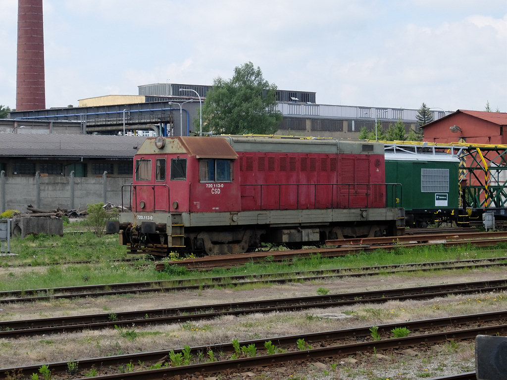 ČSD 720 113-0, gefunden am 24.05.17 auf den Nebengleisen im Bahnhof Žďár nad Sázavou.  Neben der Lok standen einige Bauwagen, ob die und die Lok etwas miteinander zu tun hatten, kann ich aber nicht sagen.