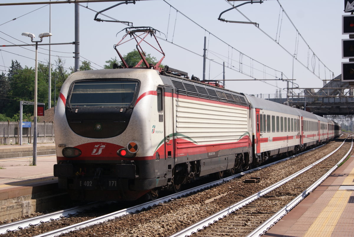 27 june 2019 Milano Rogoredo : electric locomotive e 402.171 is pushing a train 