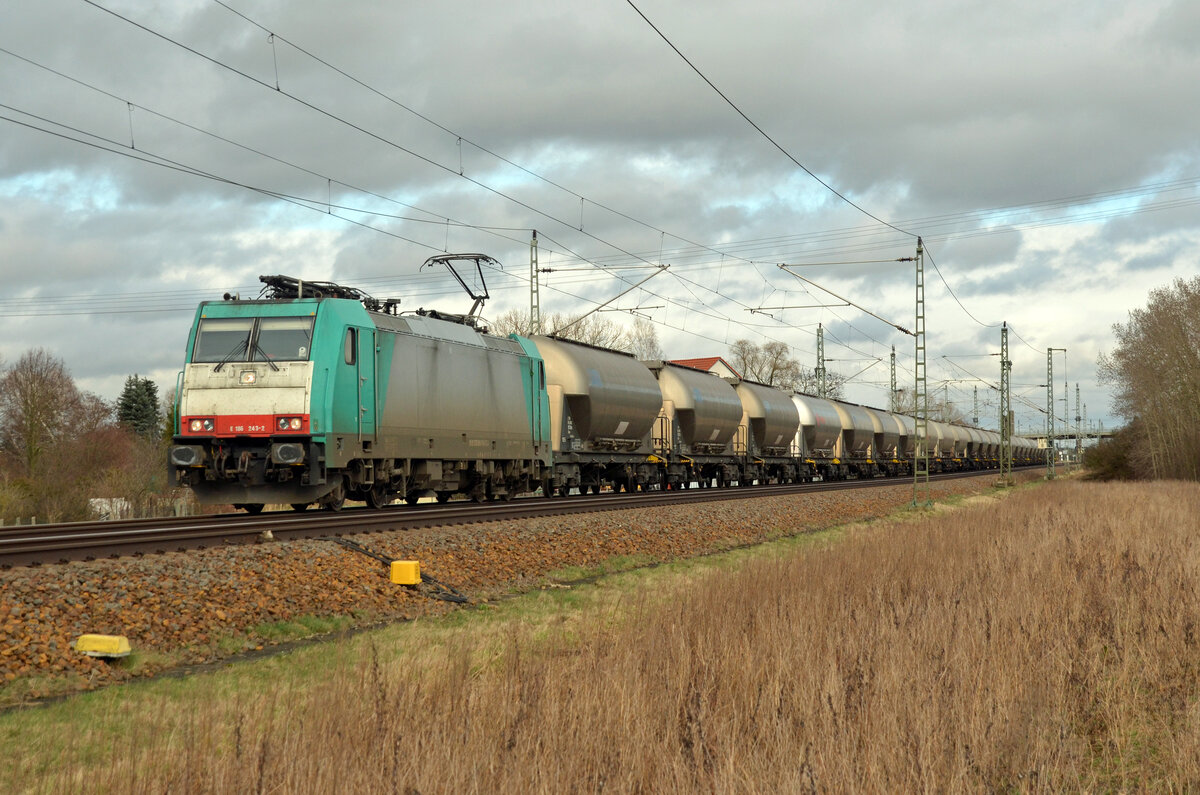 270 001 (186 243) schleppte am 22.02.24 einen Transchem-Silozug durch Gräfenhainichen Richtung Bitterfeld.