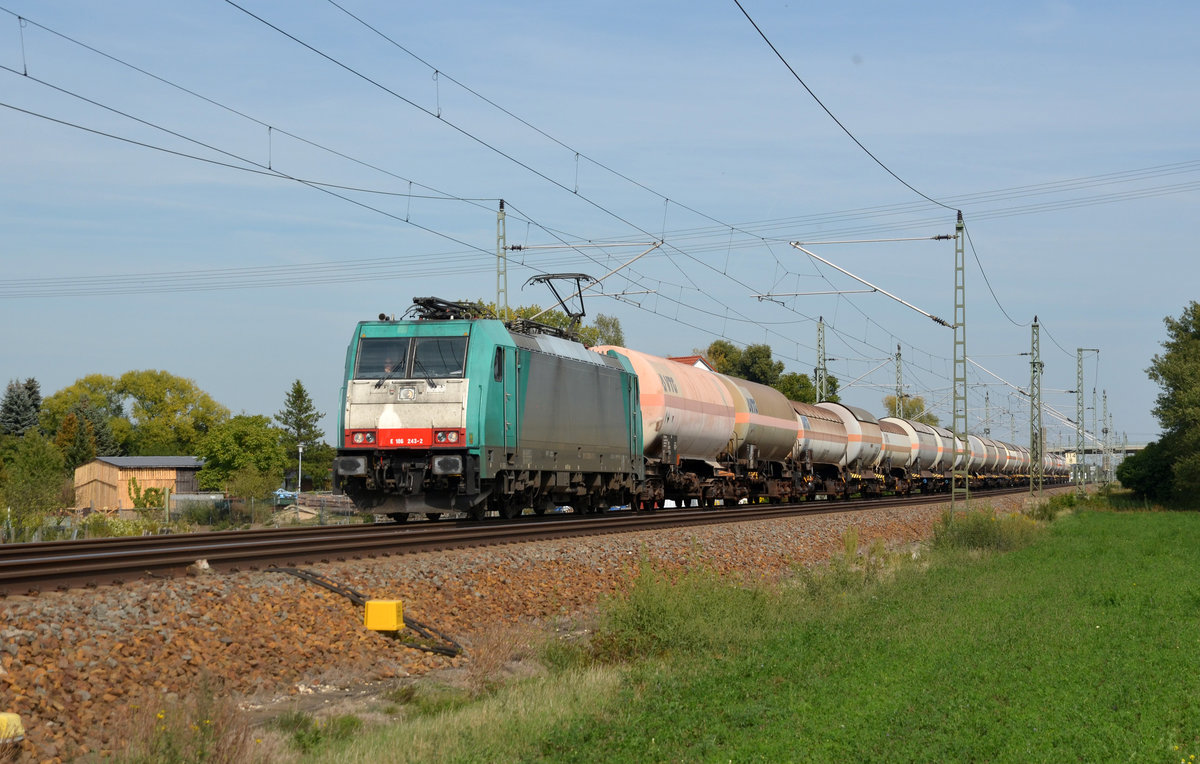 270 001 alias 186 243 der Alpha Trains führte am 23.09.19 einen Gaskesselzug durch Gräfenhainichen Richtung Bitterfeld.