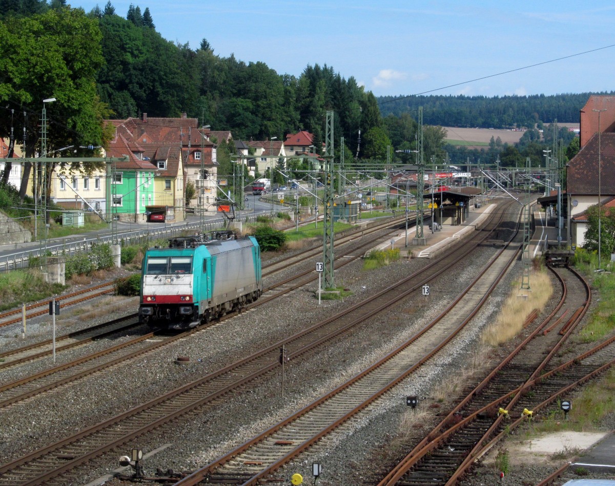 270 002 der PKP durchfährt am 22. August 2014 solo den Bahnhof Kronach in Richtung Lichtenfels.