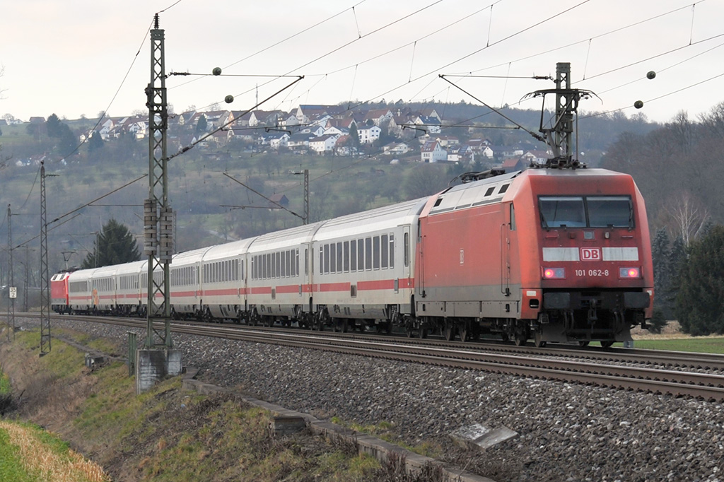 27.01.2018 Streckenabschnitt Uhingen 101 062-8 schiebt EC 112 - 120 120-1 zieht