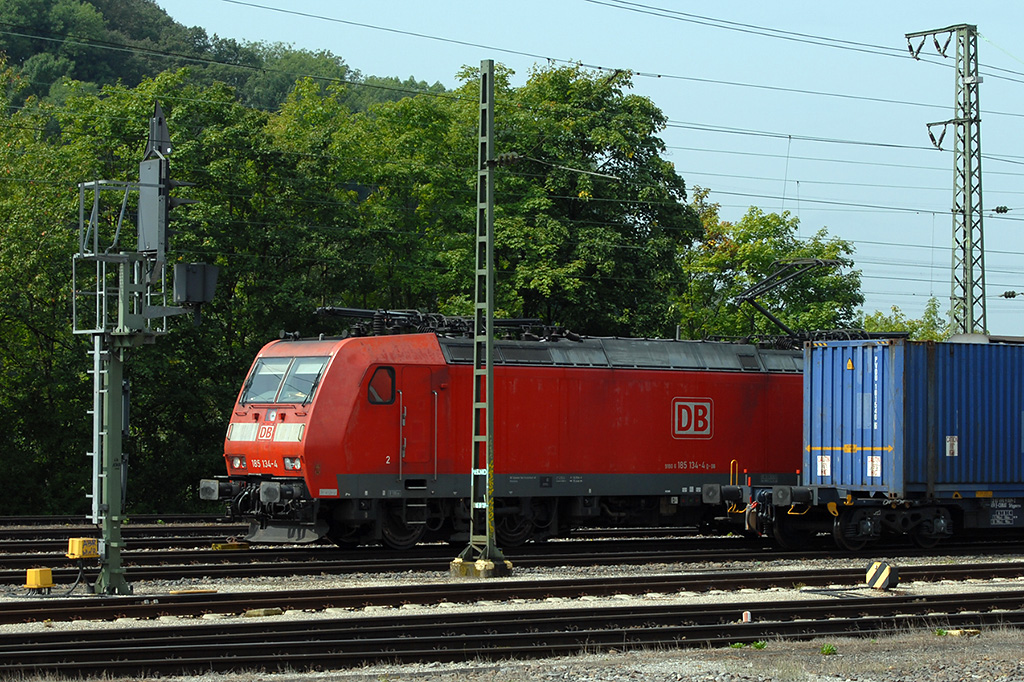 27.08.2017 Plochingen, 185 134-4 zieht