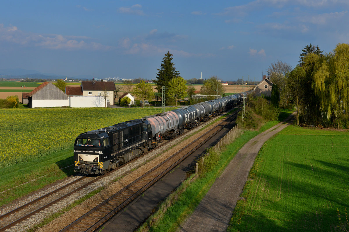 272 406 mit einem Kesselzug am 14.04.2016 bei Stephansposching. 