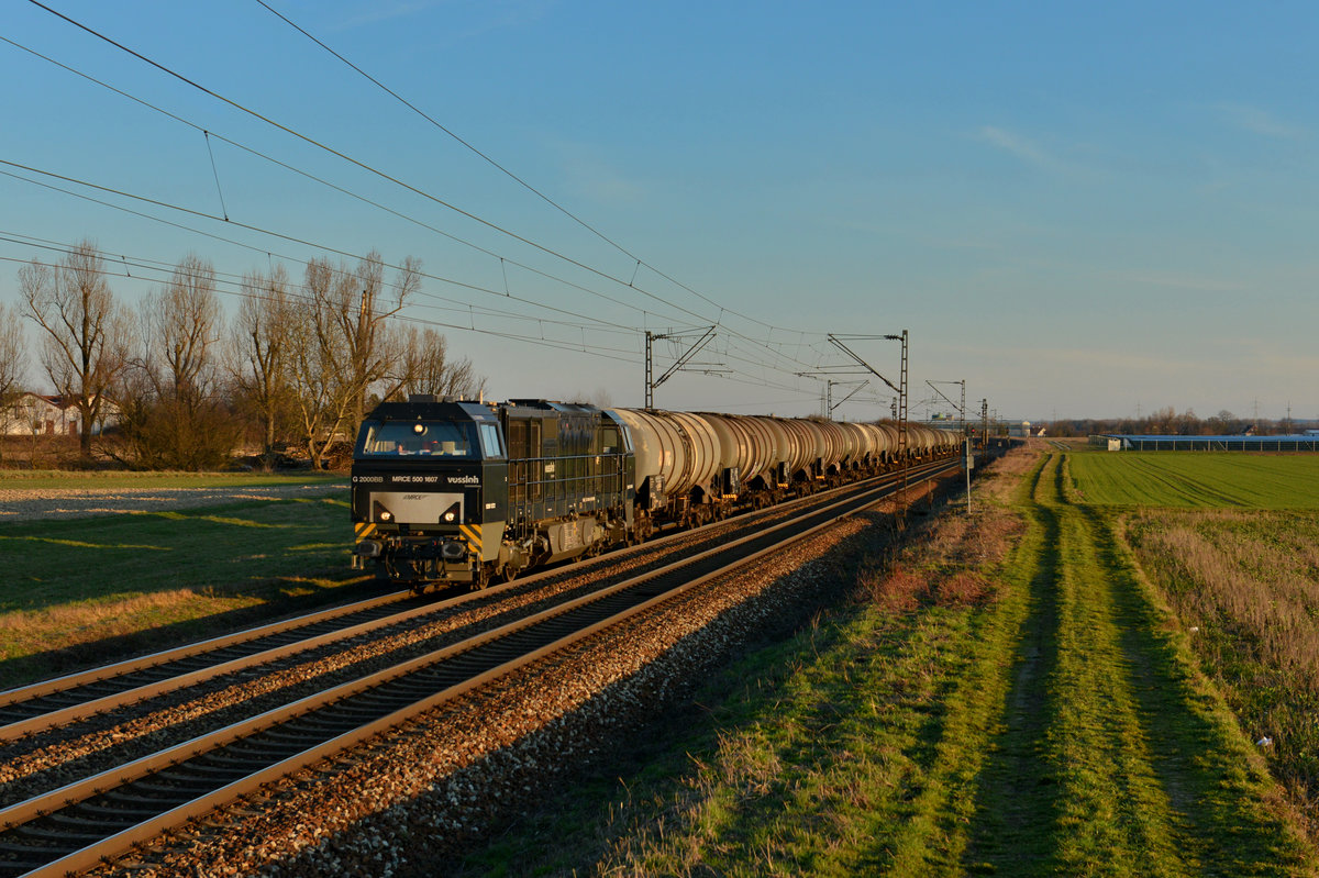 272 406 mit einem Kesselzug am 16.03.2016 bei Plattling. 