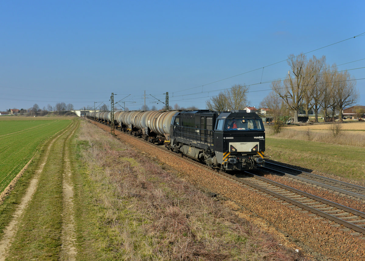 272 407 mit einem Kesselzug am 20.03.2016 bei Plattling. 