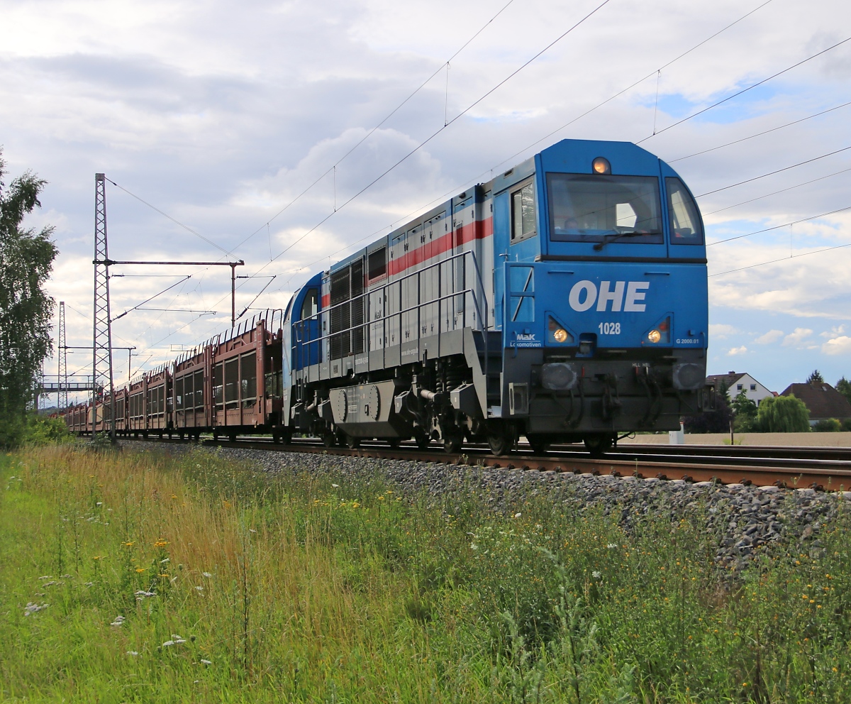 273 001 (OHE 1028) mit leeren Autotransportwagen in Fahrtrichtung Seelze. Aufgenommen in Dedensen-Gümmer am 29.07.2015.