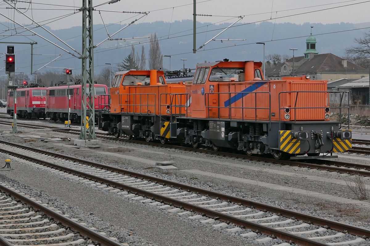 273 009-7 und 273 006-3 der NorthRail am 17.03.2022 in Lindau-Reutin. Aufnahmestandort der zwischen den Gleisen 22 und 24 liegende Bahnsteig.