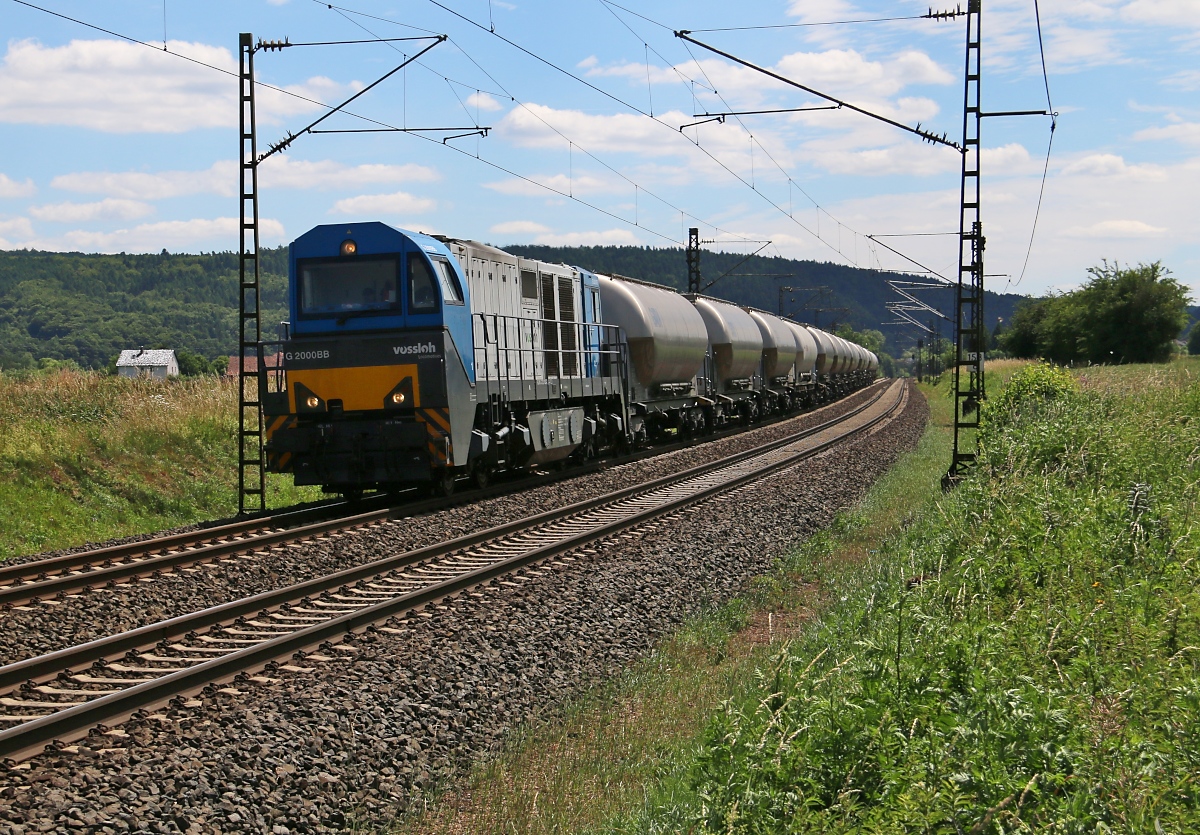 273 103-2 zog am 28.06.2015 einen Silowagenzug in Richtung Norden über die KBS 610. Aufgenommen zwischen Ludwigsau-Friedlos und Mecklar.