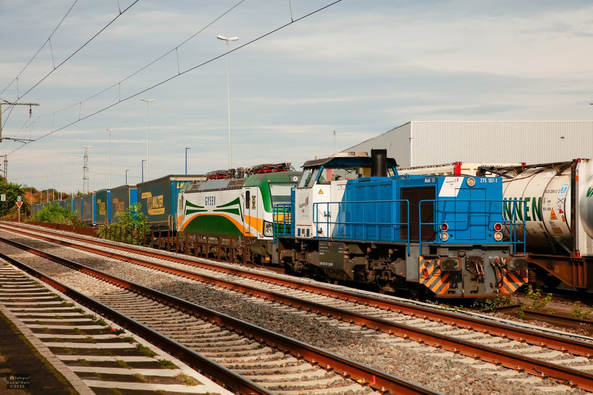 275 107-1 & GYSEV 471 502 in Duisburg Rheinhausen, August 2020.