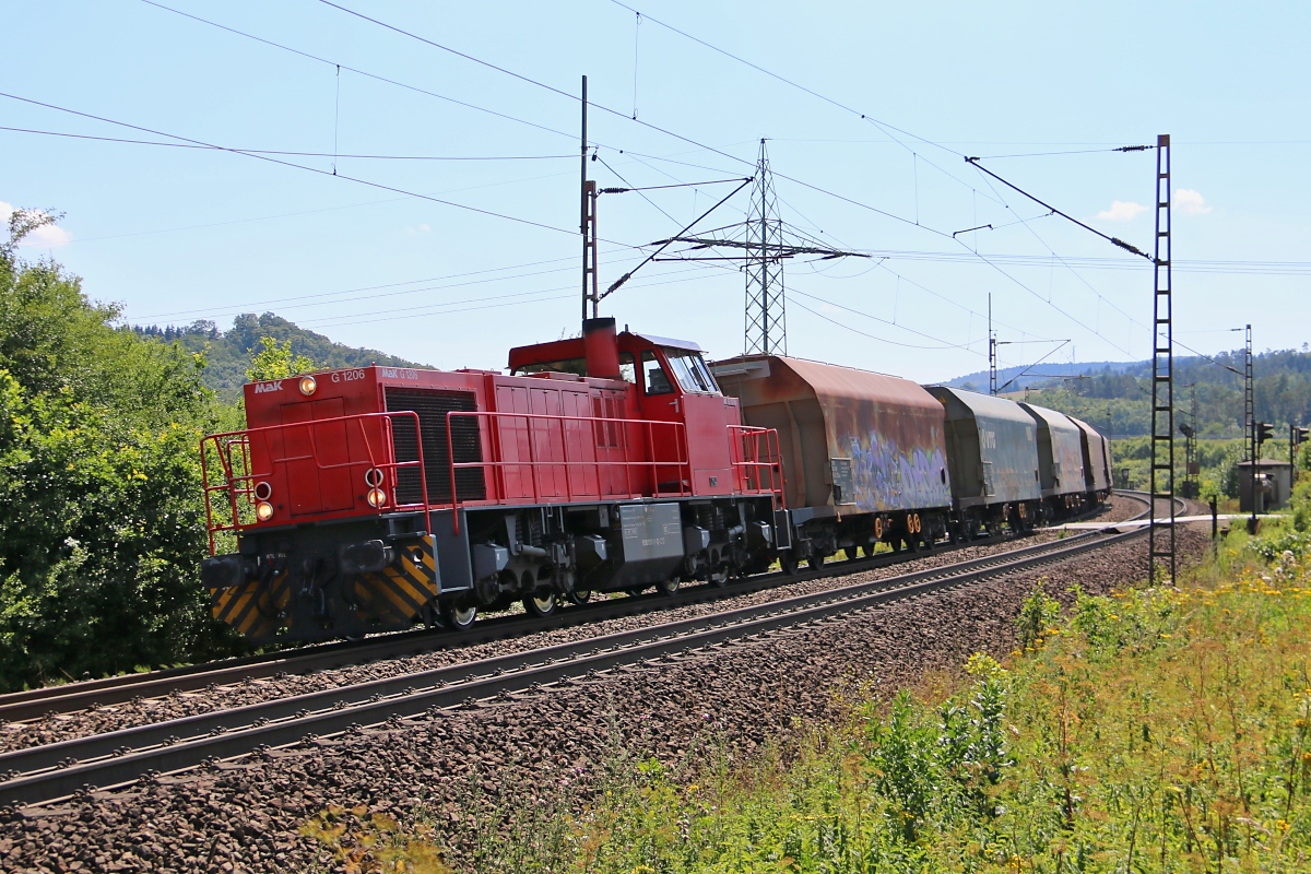 275 111-3 mit Silowagen in Fahrtrichtung Norden. Aufgenommen am 01.08.2015 zwischen Friedland(HAN) und Eichenberg.