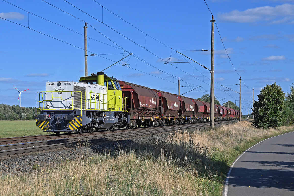 275 120 der RBB rollte am 06.09.26 mit einem Silozug durch Wittenberg-Labetz Richtung Wittenberg und wird anschlie�end nach Bitterfeld fahren.