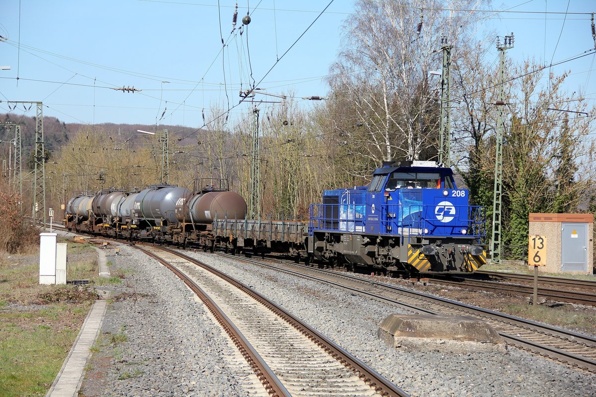 275 211 der  INFRALUENA  mit Kesselwagenzug + Flachwagen  von Kassel kommend bei der Einfahrt in Baunatal Guntershausen Richtung Bebra. 22.03.2019