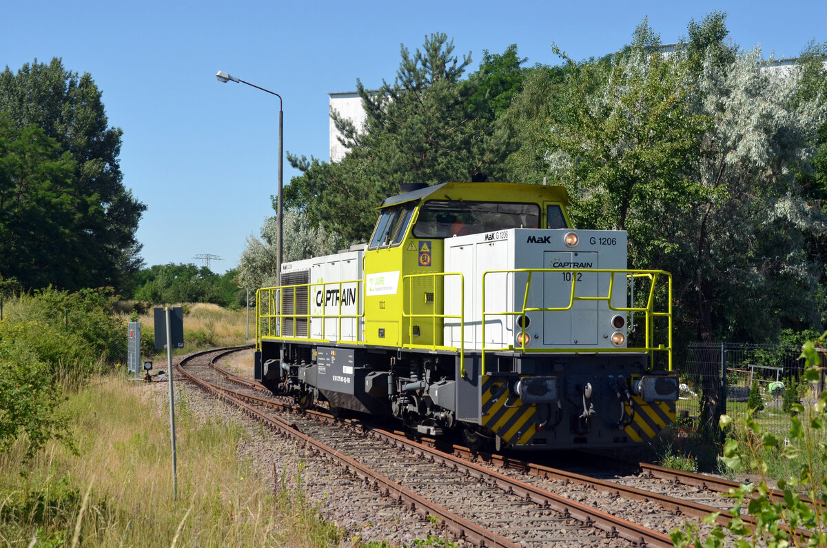 275 801 fährt am 03.07.22 in das Werksgelände der Imerys Zschornewitz GmbH um dort Silowagen abzuholen die sie nach Bitterfeld bringen wird.