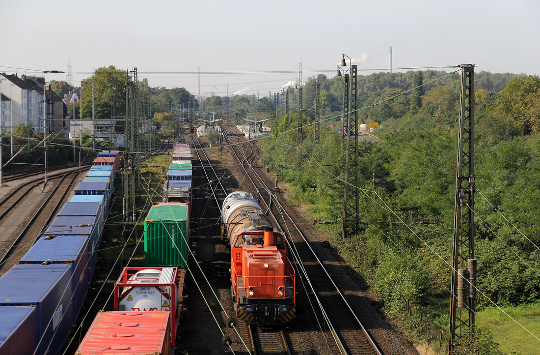 275 868 wurde am 21. September 2017 in Rheinhausen, einem Ortsteil von Duisburg, fotografiert.
Für wen die Lok aktuell im Einsatz ist, kann ich leider nicht genau sagen.