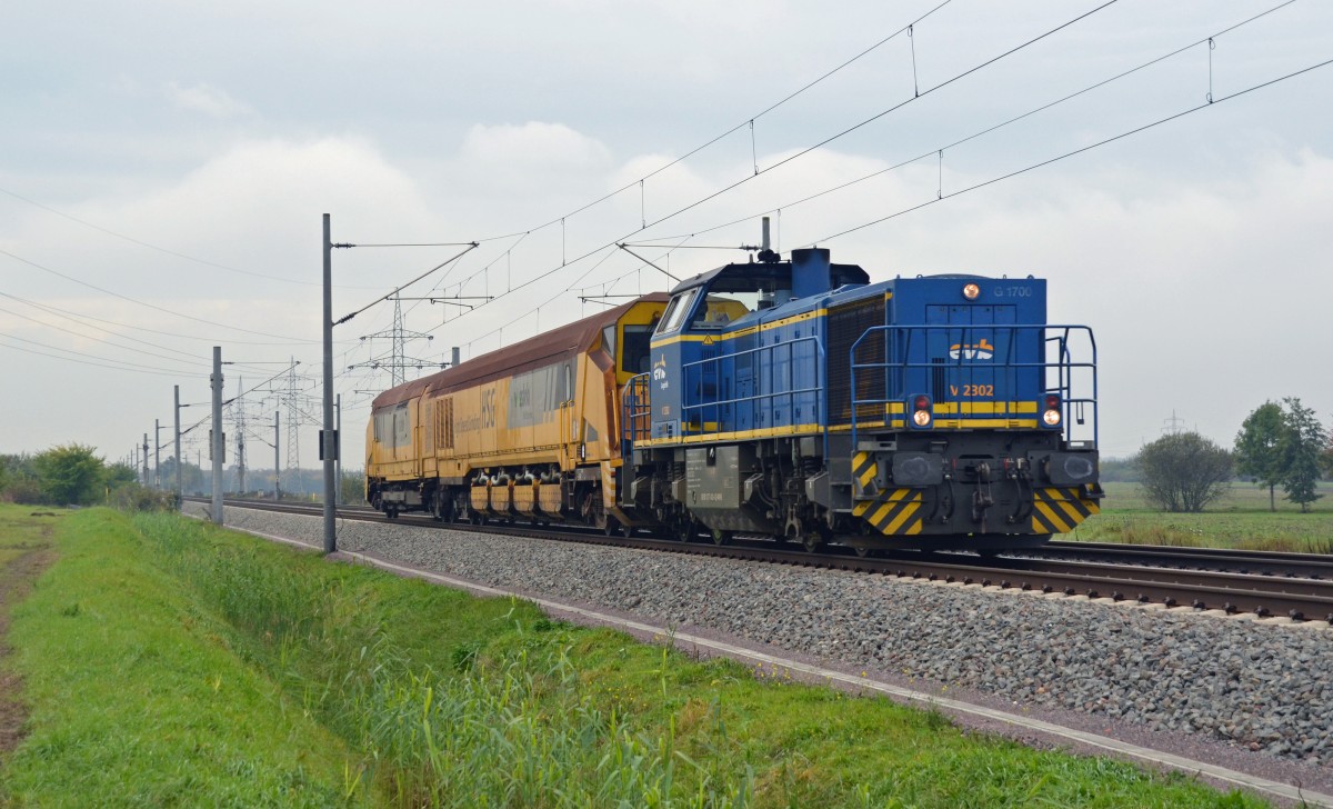 277 402 überführte am 16.10.14 einen Vossloh-Hochgeschwindigkeitsschleifzug durch Braschwitz Richtung Magdeburg.